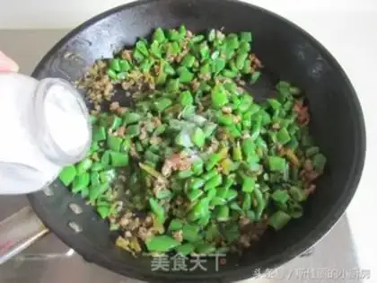 Make Snow gravy meat and four season beans step 7