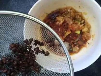 Make Spicy hands tore chickens step 5
