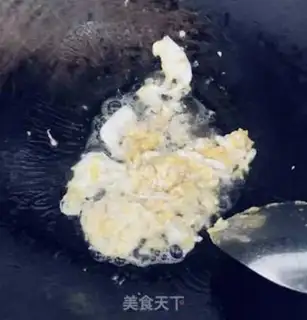 Make Corn-pumped ham-egg fried rice step 1
