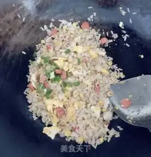Make Corn-pumped ham-egg fried rice step 4