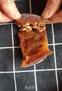 Make Tomato roll walnuts step 3