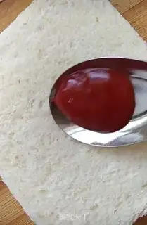 Make Strawberry sauce toast step 2