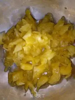 Make Hawaiian pizza step 1