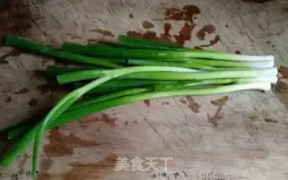 Make Onion noodles step 0