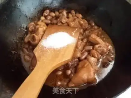 Make Peanut rice pig hoof step 10