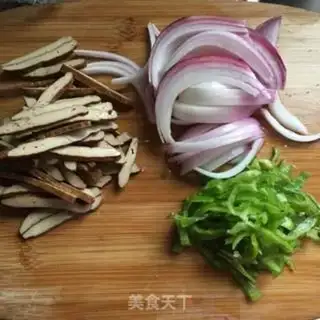 Make Onion dry noodles step 1