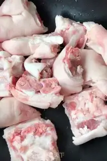 Make Red burning pig hoof step 0