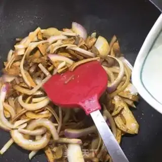 Make Onion dry noodles step 6