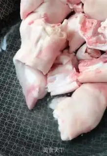 Make Red burning pig hoof step 1