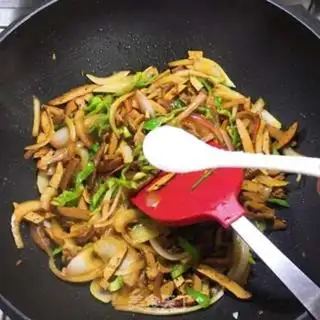 Make Onion dry noodles step 8
