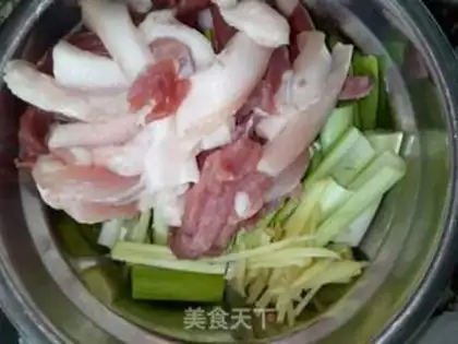 Make Garlic bean sprouts step 1