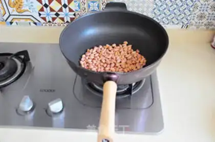 Make Hanging frost peanuts step 1
