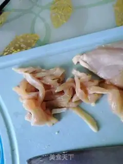 Make Low-fat chicken noodles in the private room step 0