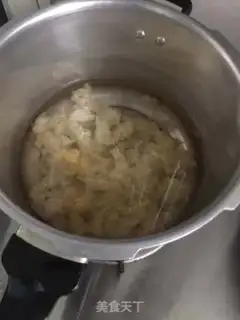 Make The papaya silver ear soup step 2