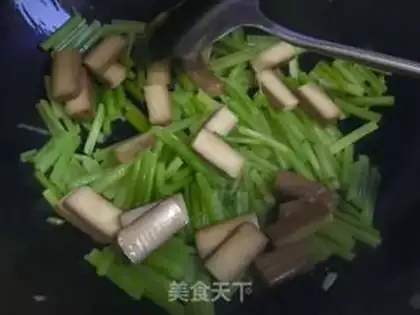 Make Celery fried eggs step 3