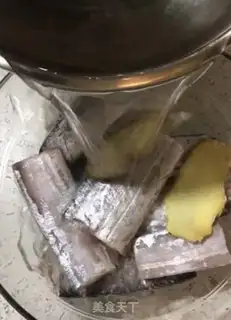 Make Jell-O fish step 1