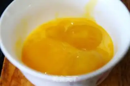 Make Cracker and egg yolk step 3