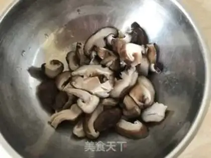Make Chicken leg and mushroom step 1