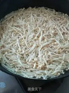 Make cucumber fried golden mushrooms step 1