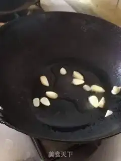Make cucumber fried golden mushrooms step 2
