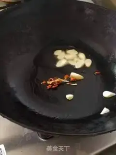 Make cucumber fried golden mushrooms step 3
