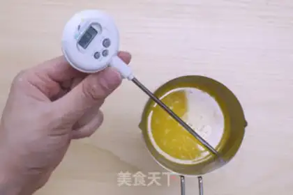 Make Cyberbox cake step 7