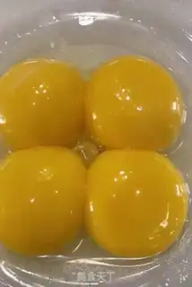 Make Egg yolk cream step 0
