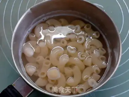 Make A macaroni with peanuts step 3