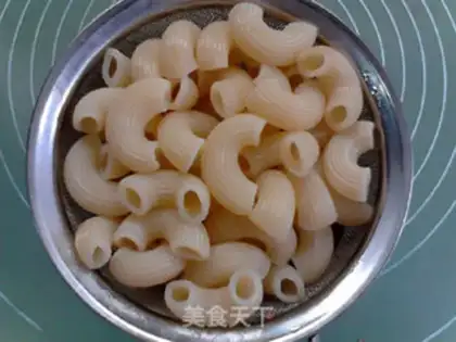Make A macaroni with peanuts step 4