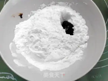 Make Smoky red rose cake step 1