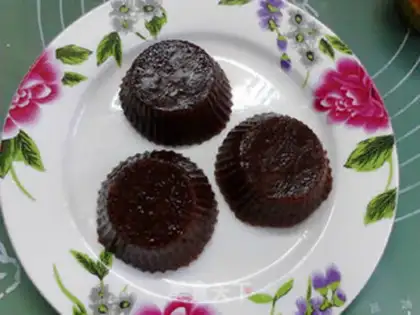 Make Smoky red rose cake step 9