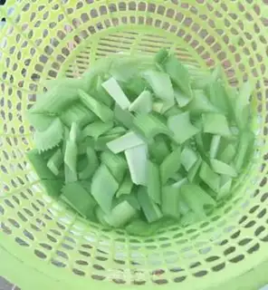 Make Celery makes cashew nuts step 1