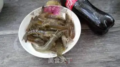 Make Coke black shrimp step 0