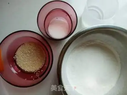 Make Cracker-smelling ball step 0