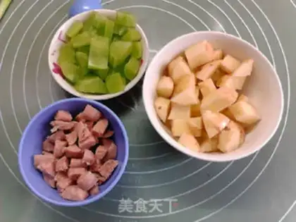 Make Spamed potatoes and sausages step 1
