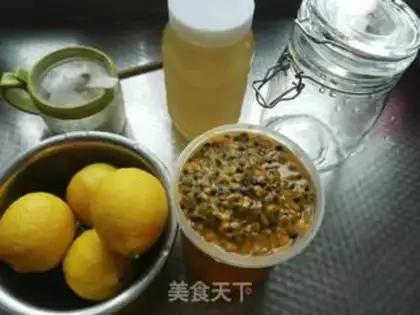 Make Lemon berry honey water step 0