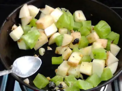 Make Spamed potatoes and sausages step 7