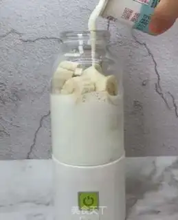 Make Banana shake step 1