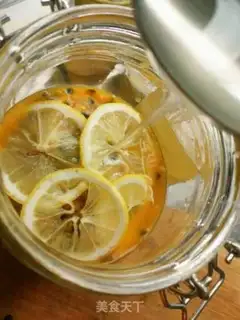 Make Lemon berry honey water step 3