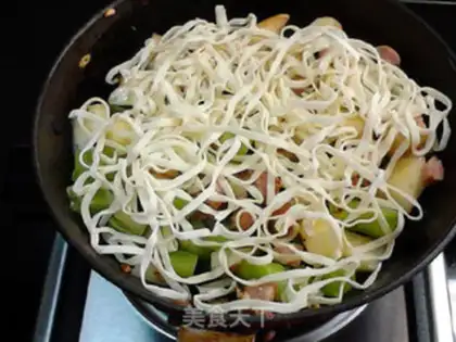 Make Spamed potatoes and sausages step 9