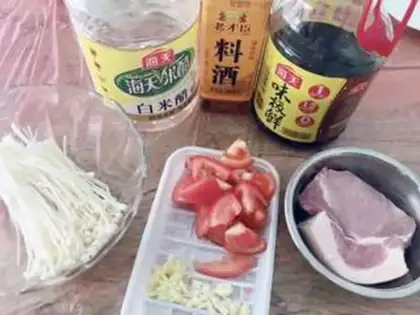 Make Golden mushroom meatball soup step 0