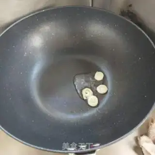 Make Scrambled eggs step 1