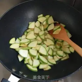 Make Scrambled eggs step 2