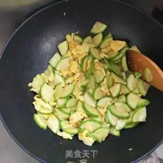 Make Scrambled eggs step 3