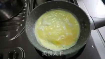 Make canned olives and pearl rice and eggs step 1
