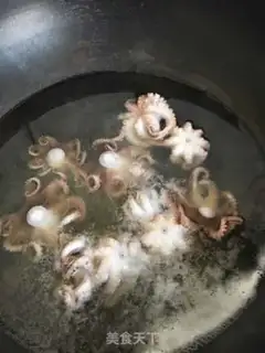 Make Spicy octopus step 1