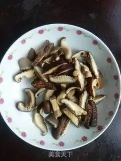 Make Celery mushroom fried meat step 3