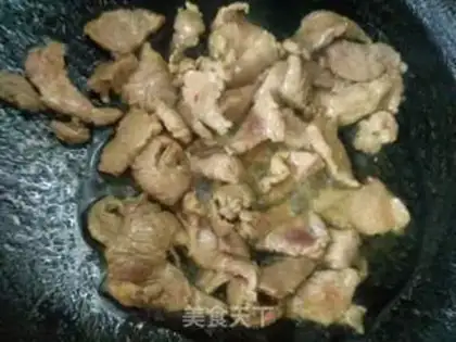 Make Celery mushroom fried meat step 4
