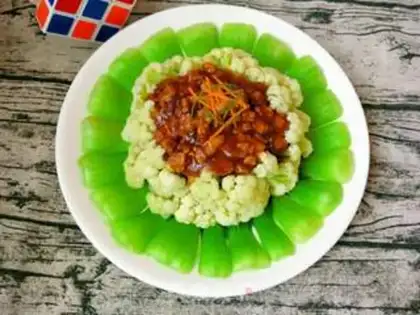 Make Meatloaf and vegetable step 0