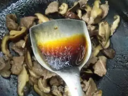 Make Celery mushroom fried meat step 6